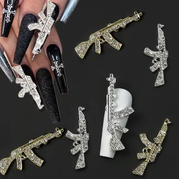 3pcs 3D алуминиев пистолет Талисмани за нокти Лъскави диаманти Метален пистолет Талисмани за нокти AK оръжие Нокти чар Кристали пистолет талисмани за нокти Направи си сам
