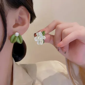 Модни асиметрични обеци Gardenia Pearl Stud за жени момичета нов дизайн зелени цветни обеци бижута аксесоари подарък 2023